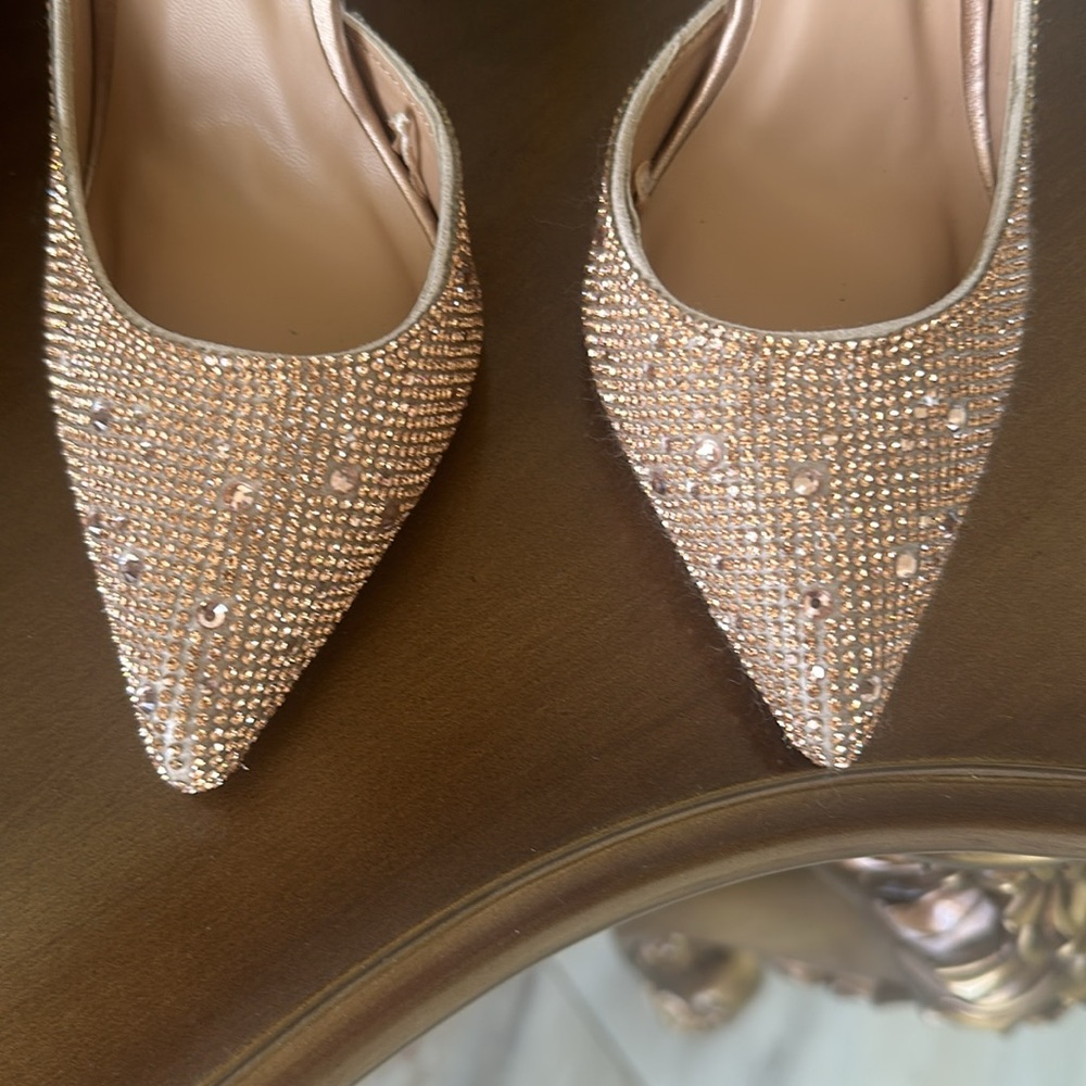 Steve Madden gorgeous Rose Gold in new condition.  4 inch high heels. - Picture 4 of 7